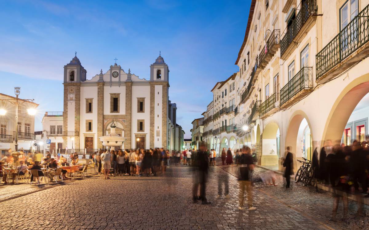 Évora, parada monumental en el Alentejo