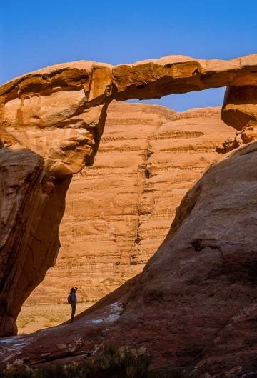 El arco de piedra Um Fruth, en el desierto jordano de Wadi Rum.