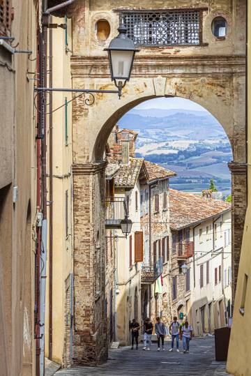 Una calle del pueblo italiano de Todi.