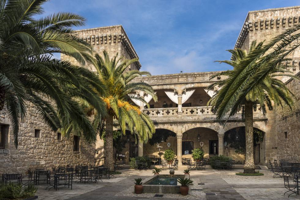 Parador de Jarandilla de la Vera, al calor de una chimenea ...