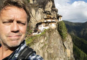 El selfi de Paco Nadal en el Nido del Tigre, en Bután.