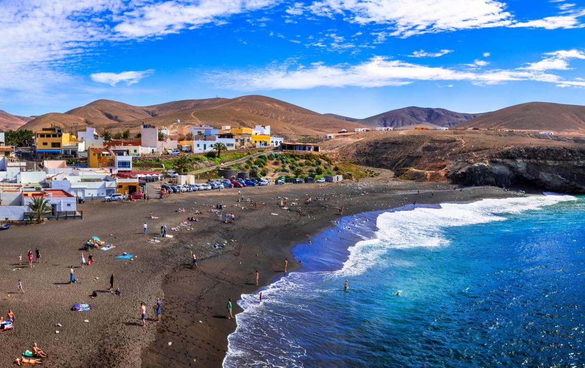 Ocho idilios de arena negra donde celebrar el desconfinamiento