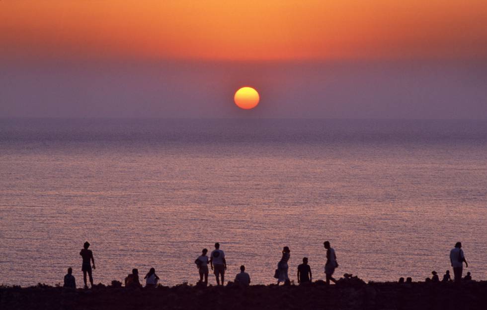 Puesta de sol junto al faro de Barbaria, en Formentera.
