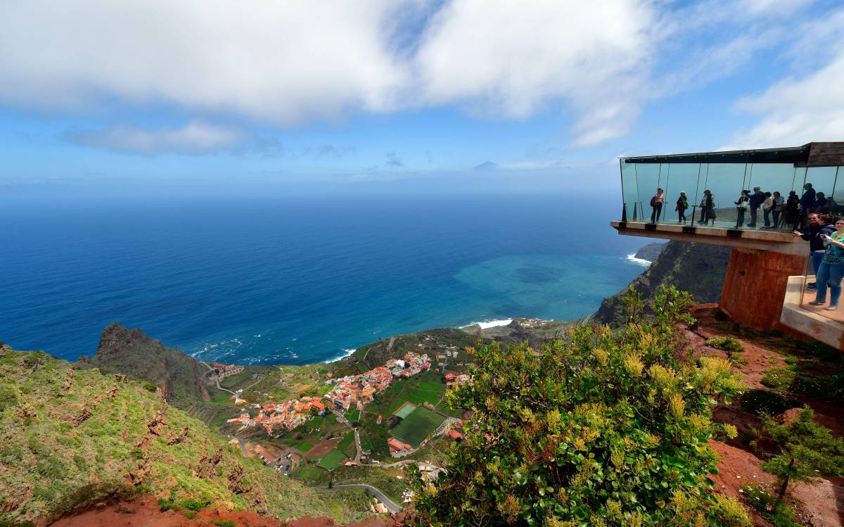 El mirador de Abrante, sobre el pueblo de Agulo, en la isla canaria de La Gomera.