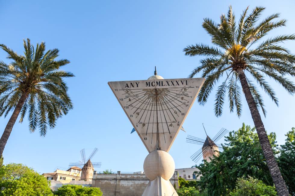 Sundial on the Explanada de Santo Domingo, in Palma (Mallorca).