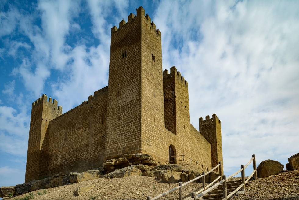 El castillo de planta rectangular de Sádaba, en la comarca del Bajo Aragón (Zaragoza).