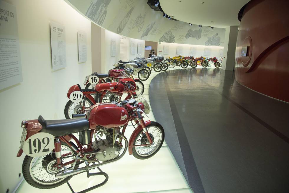 Motos antiguas en exposición en el Museo Ducati, en Boloña.