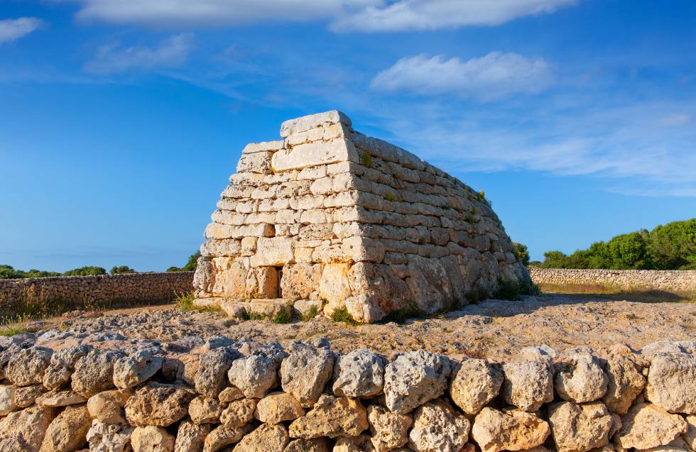 La Naveta des Tudons, emblemático monumento megaítico de Menorca.