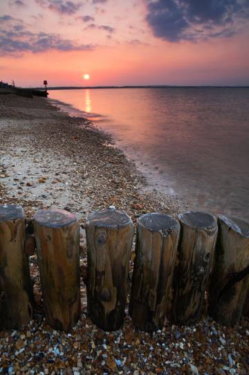 Amanecer en la playa de Southampton, en el sur de Inglaterra.