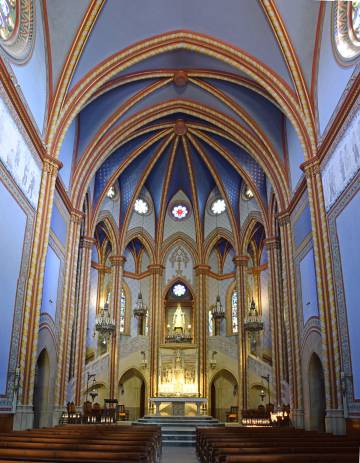 Interior del santuario neogótico Santuario de la Misericordia, en la localidad del Maresme.