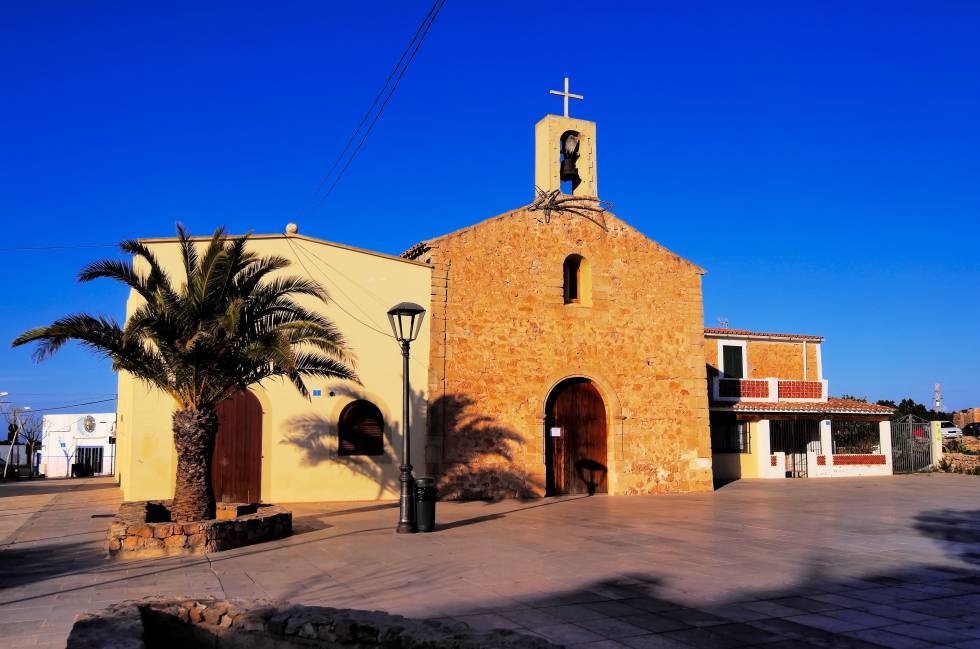 Iglesia de Sant Ferran de ses Roques, en la isla de Formentera.