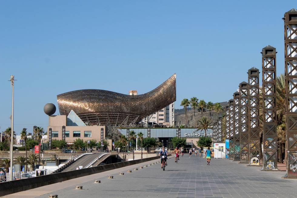 Fish Monument designed by Frank Gehry in 1992.