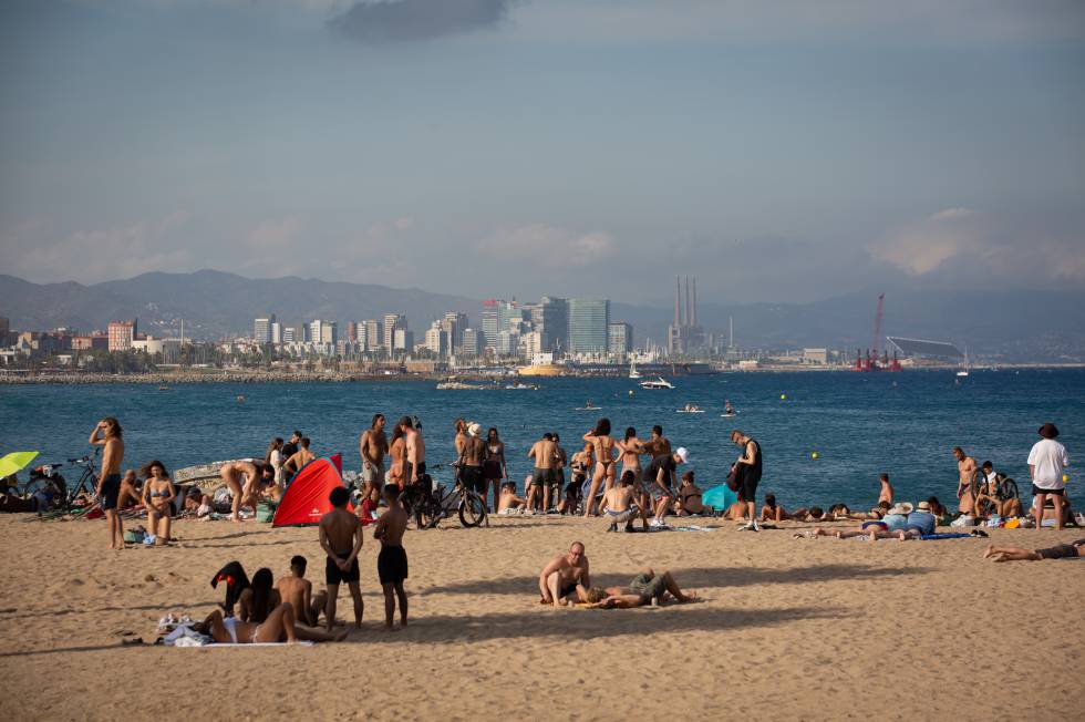 Bathers on Barceloneta beach.
