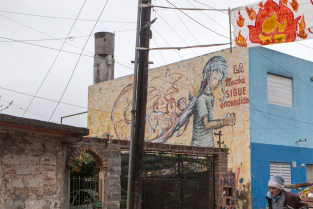 Mural en recuerdo de una asesinada por el narco