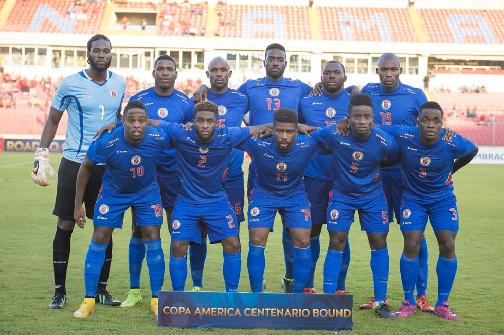 Футбол гаити. Сборная Гаити по футболу. Футбольная форма Гаити. Haiti Football Team.