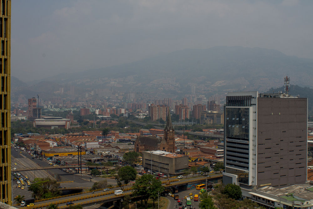 Medellín amanece cada día teñida de gris