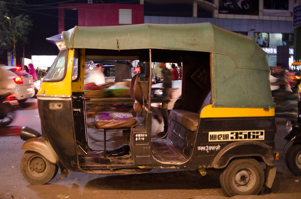 En Pune hay más familias con utilitarios que en ninguna otra ciudad del estado indio de Maharashtra y sólo el 35% utiliza vehículos no motorizados, principalmente tuk-tuk. La percepción ciudadana es que el tráfico de Pune afecta al medio ambiente
