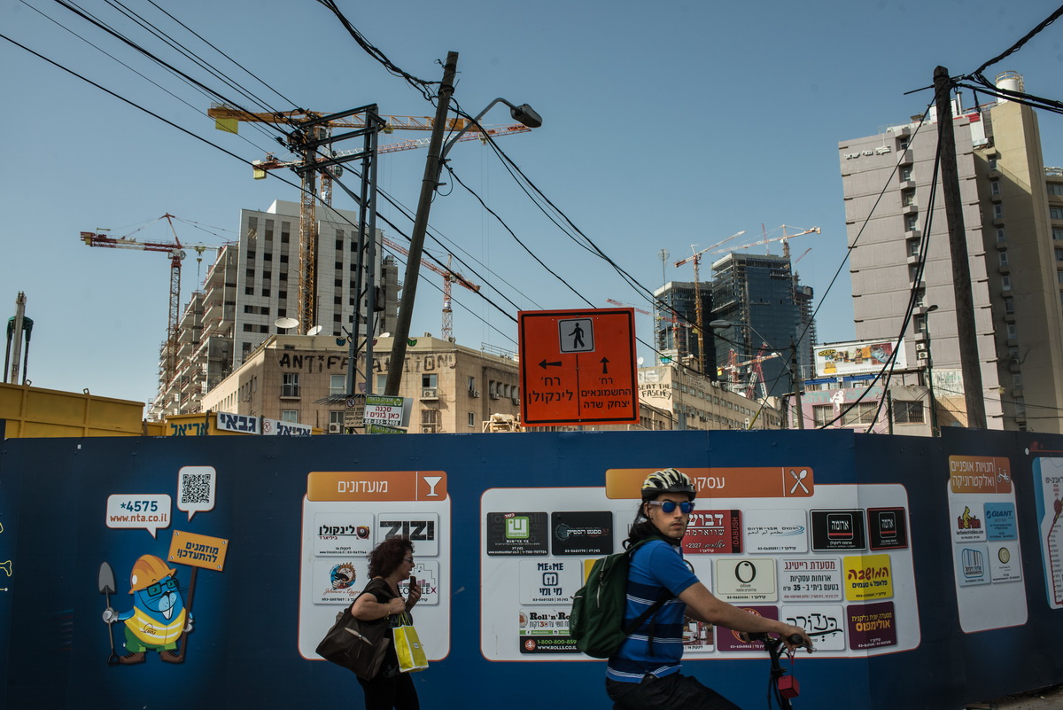 Obras de construcción de la primera línea de tranvía en el centro de Tel Aviv