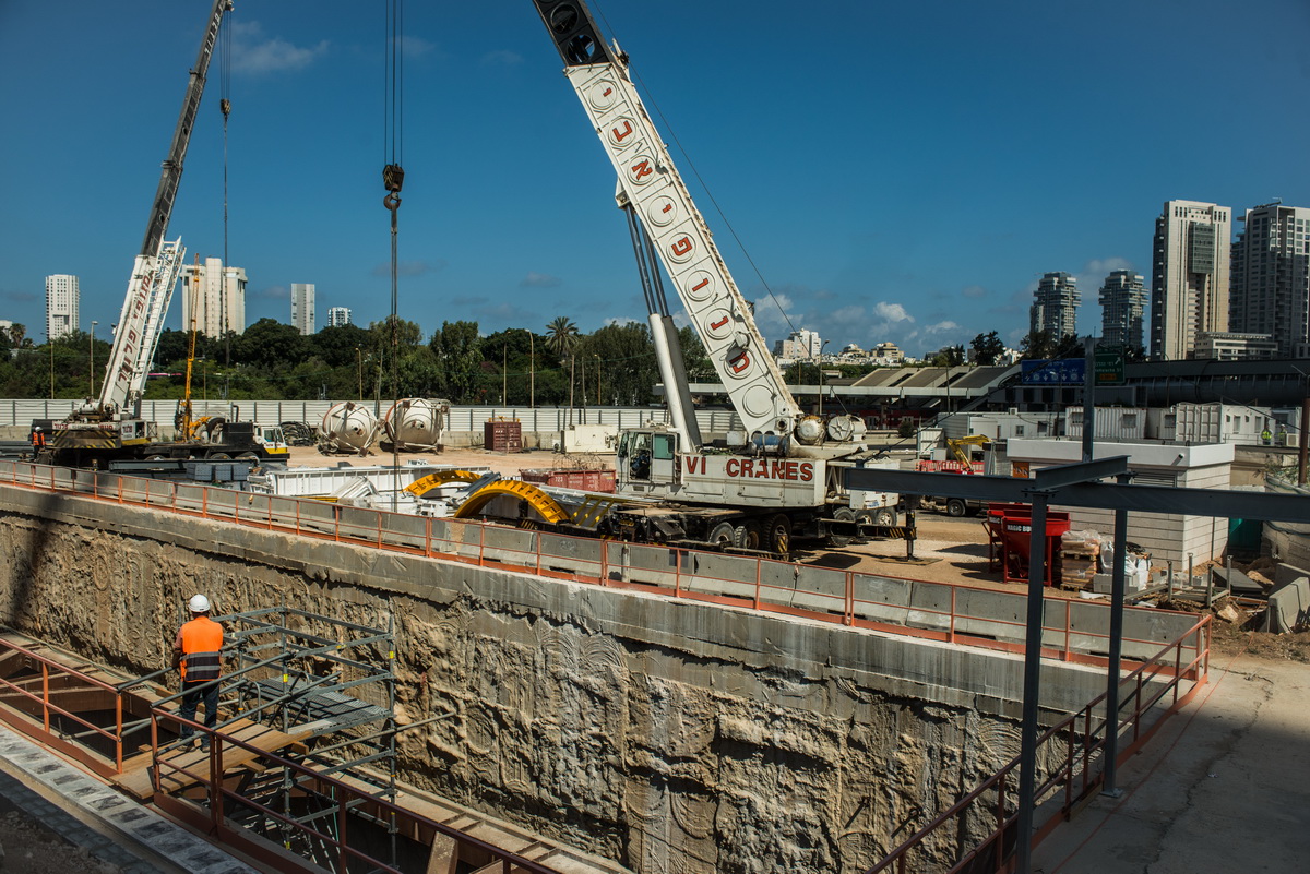 Obras de construcción de la primera línea de tranvía en el centro de Tel Aviv