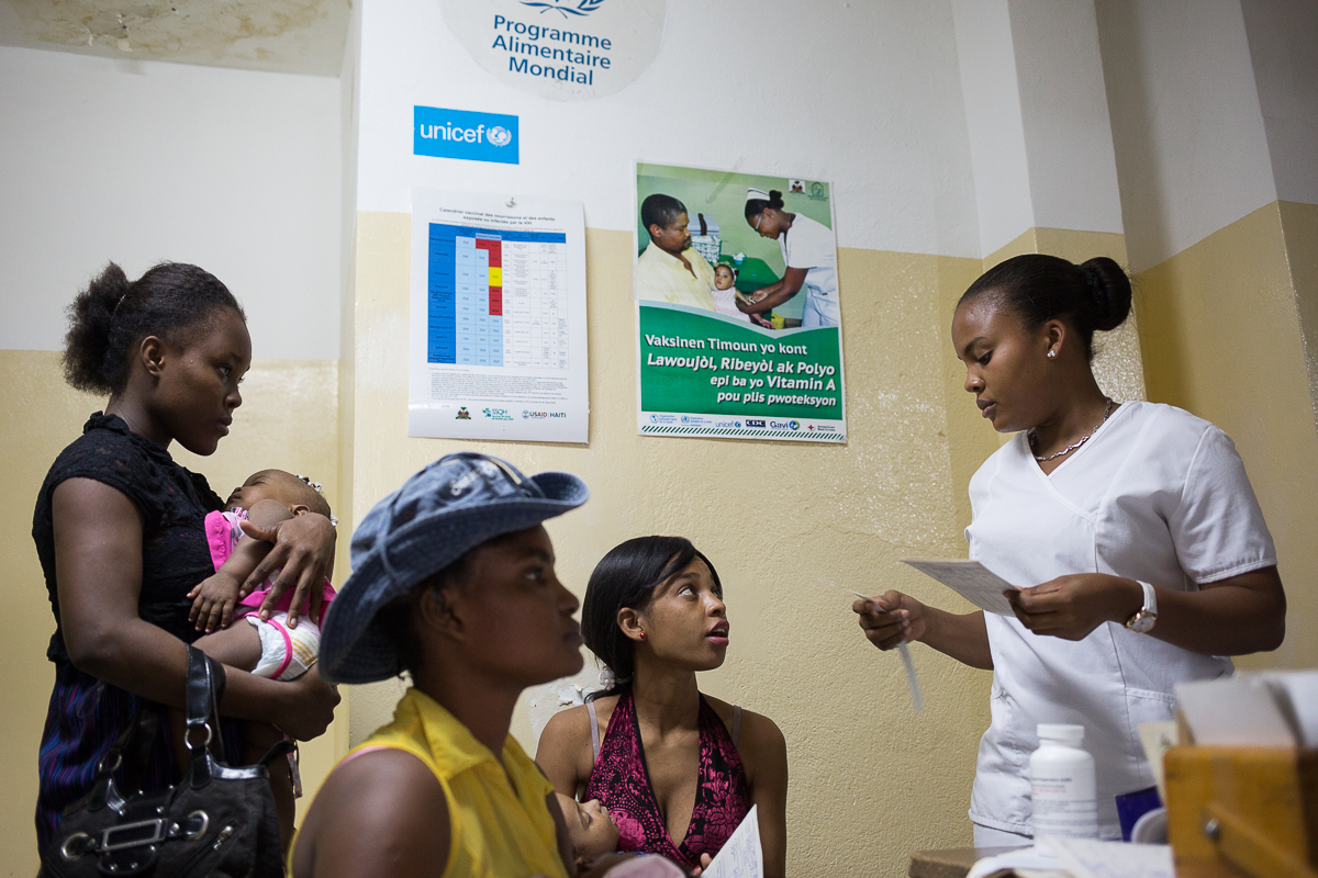 A los demás, se les dan las vacunas oportunas y algo de vitamina A