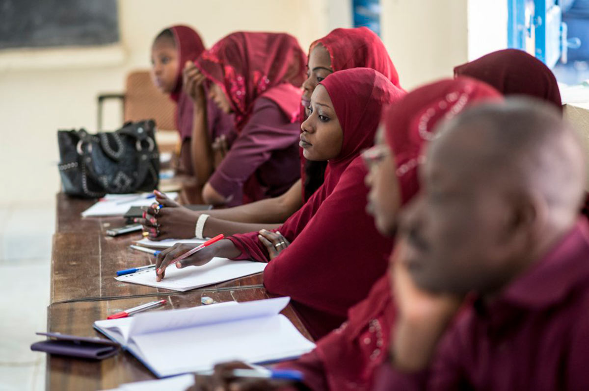 Una de las aulas del Instituto de Salud Pública de Niamey donde se está impartiendo una clase del máster de Nutrición