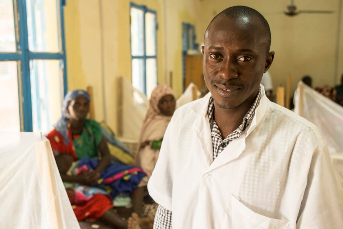 Adboulkader Hamadou Ata, enfermero de 24 años, es natural de Dosso aunque trabaja en el centro de recuperación nutricional de Mayahí desde marzo de 2015