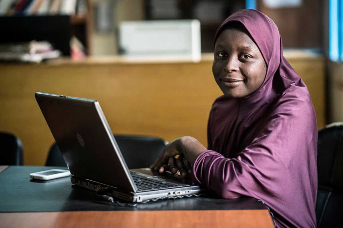 Jamila Mahamadou Abdoulaye carece de experiencia en el terreno pero a sus 25 años acumula una amplia formación