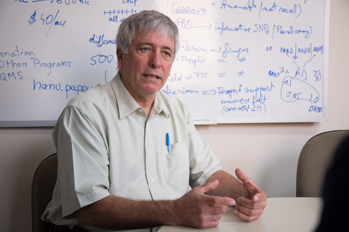 El director del banco de germoplasma, David Ellis