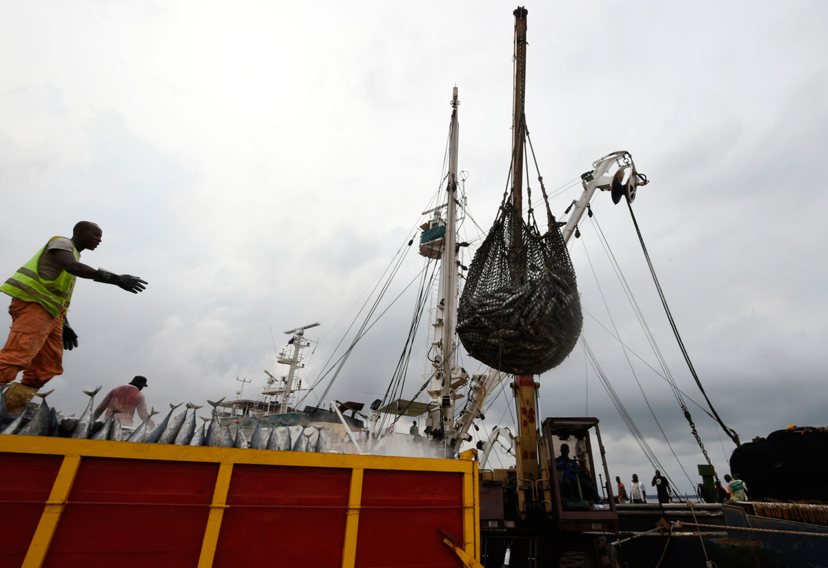 Una de las principales amenazas para esa explotación sostenible de los recursos marinos es la pesca ilegal o no registrada