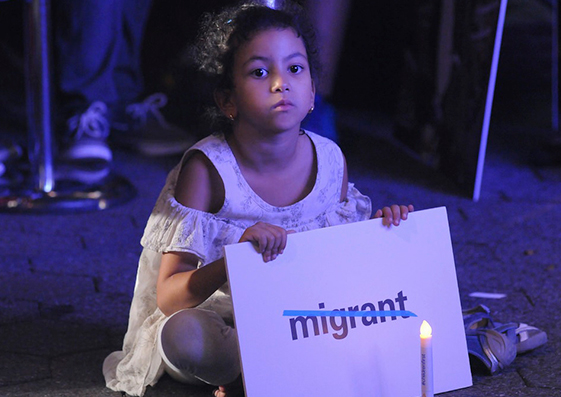 Antes de la primera Cumbre de la ONU sobre Refugiados del 19 de septiembre, niños inmigrantes se unieron a defensores de los derechos humanos en una vigilia para instar a los líderes mundiales a que les den prioridad.