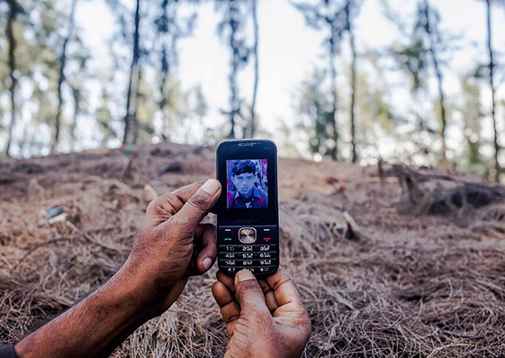 Esta es una de las pocas imágenes que quedan de Reza. Como quería ayudar a mantener a su familia, con 15 años se marchó a Malasia en busca de un futuro mejor. Nunca se volvió a saber nada de él.