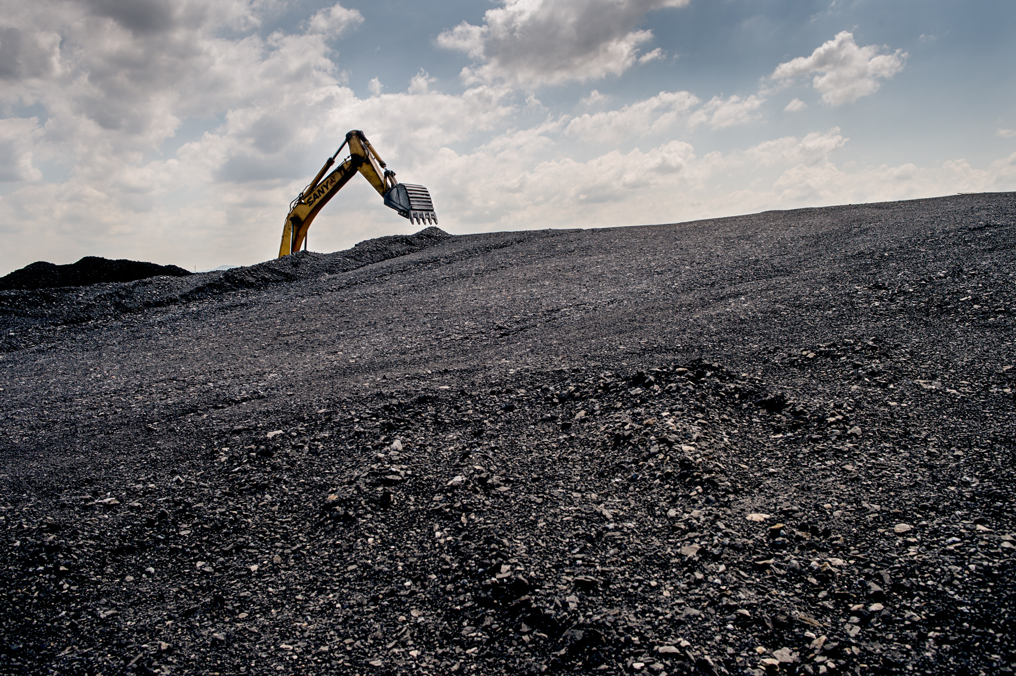 Добыча каменного угля. Горнодобывающая промышленность на Аляске. Добыча угля. Угольная промышленность. Гора угля.