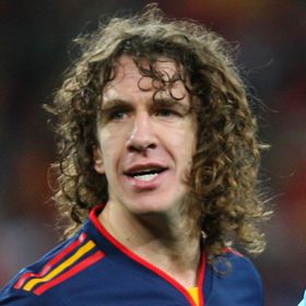 Carles Puyol of Spain and Referee Howard Webb (Photo by AMA/Corbis via Getty Images)
