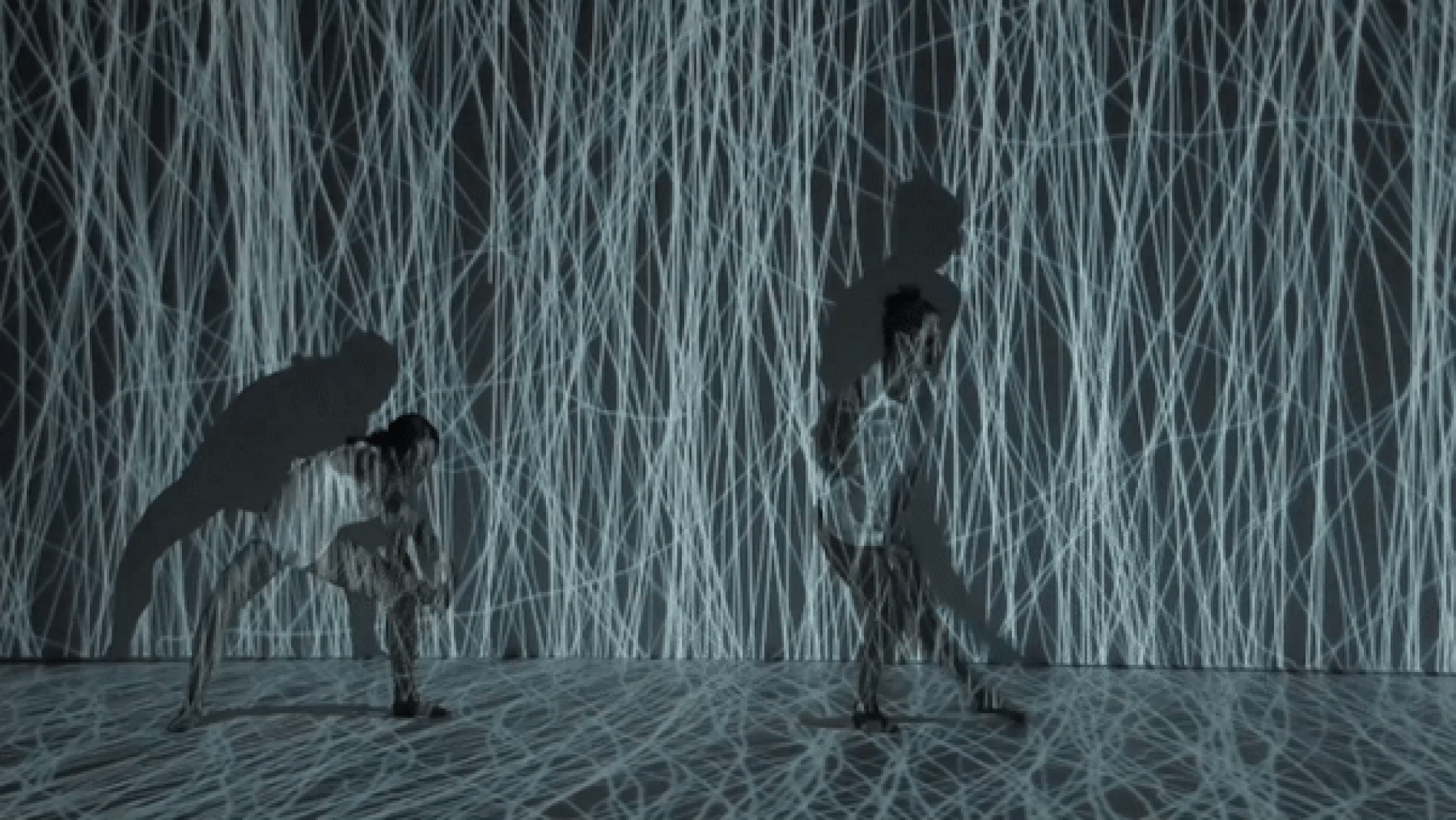 Un momento de uno de las espectáculos de la compañía española de danza Stocos, que integra sistemas de inteligencia artificial en sus creaciones.