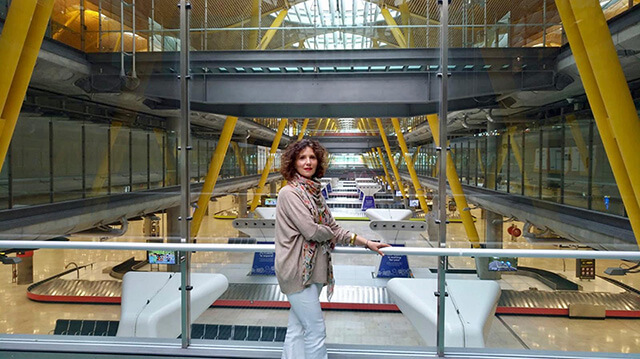 Cristina Mayo, ejecutiva de servicio del aeropuerto Adolfo Suárez Madrid-Barajas, en la T4 vacía