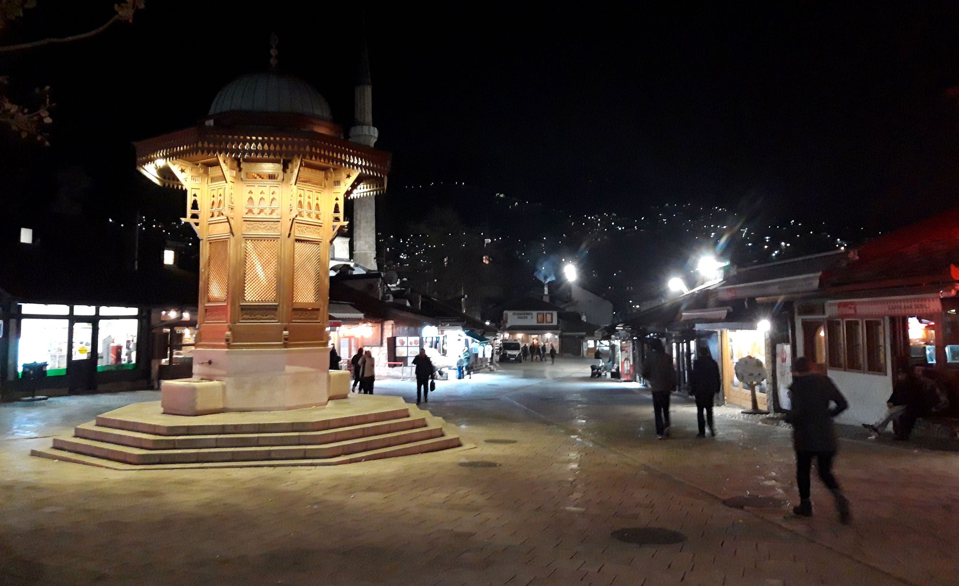 Plaza de la Bascarsija, en el centro de la ciudad vieja de Sarajevo.