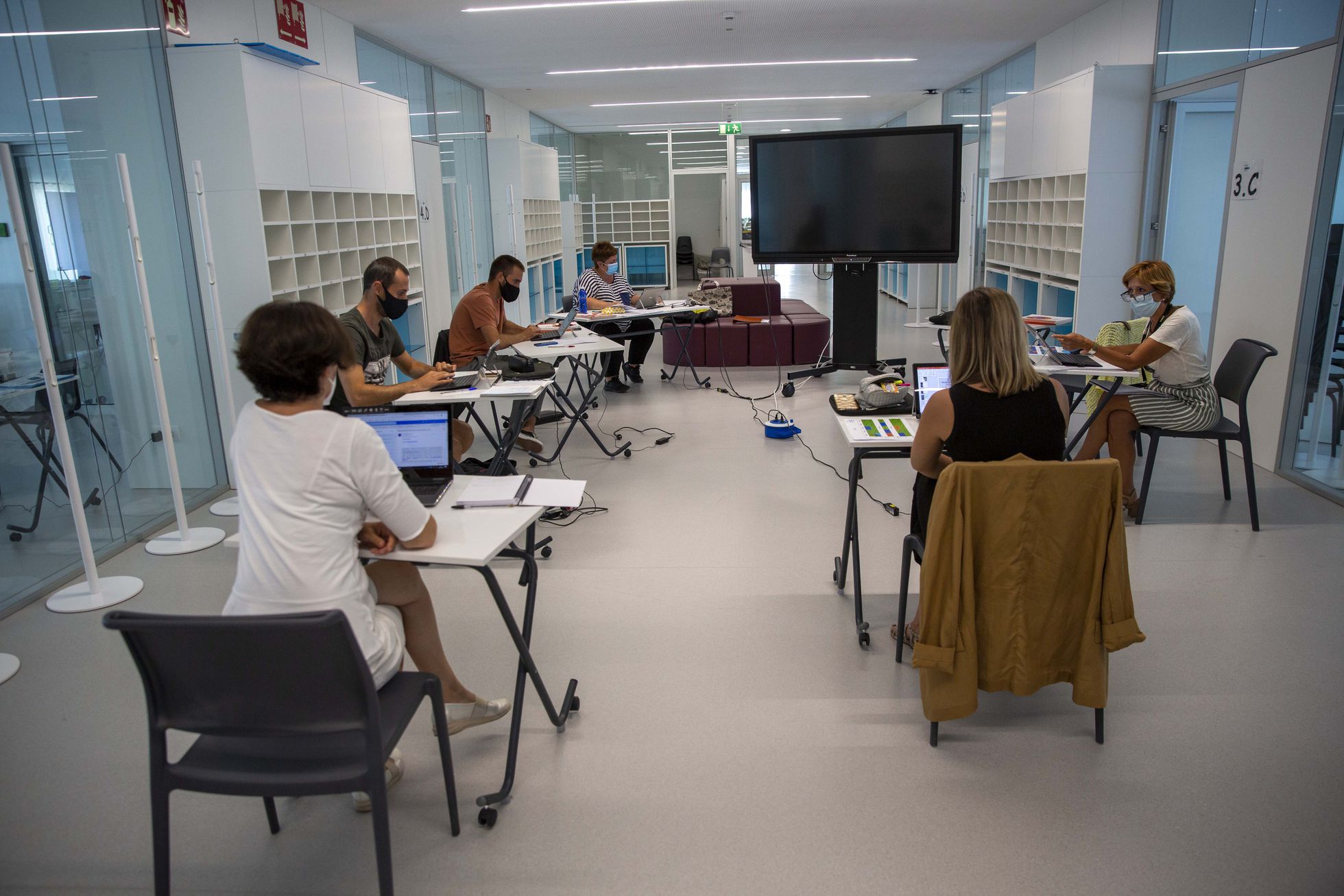 Reunión de profesores en un colegio de San Sebastián para preparar el nuevo curso.