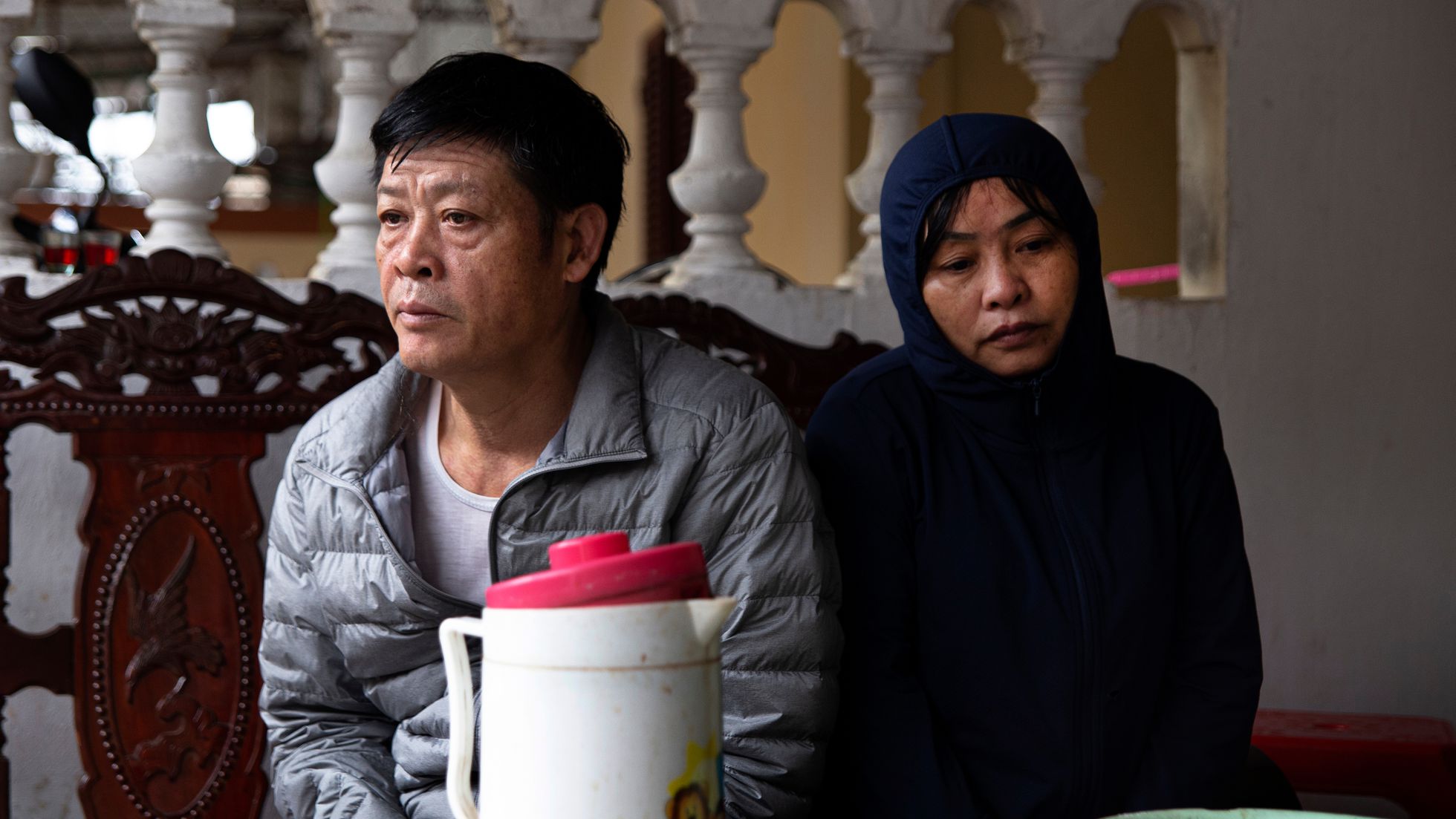 Nguyen Thi Phong y Pham Van Thin, padres de Phan Thi Tra My, una de las víctimas, en su casa de Thri Than Nghen, en la provincia vietnamita de Ha Tinh.