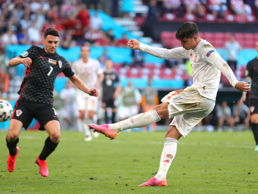 Álvaro Morata marca el cuarto gol en los octavos de final ante Croacia.
