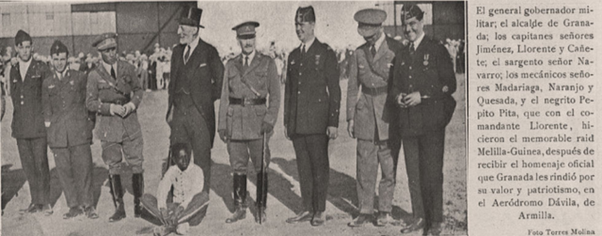 Noticias de 'El Defensor de Granada' y de 'Granada Gráfica' de 1927 con una foto de Epita y tripulantes de la Patrulla Atlántida.