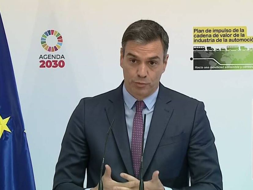 Spain's PM Pedro Sánchez presenting the plan to support the auto industry.