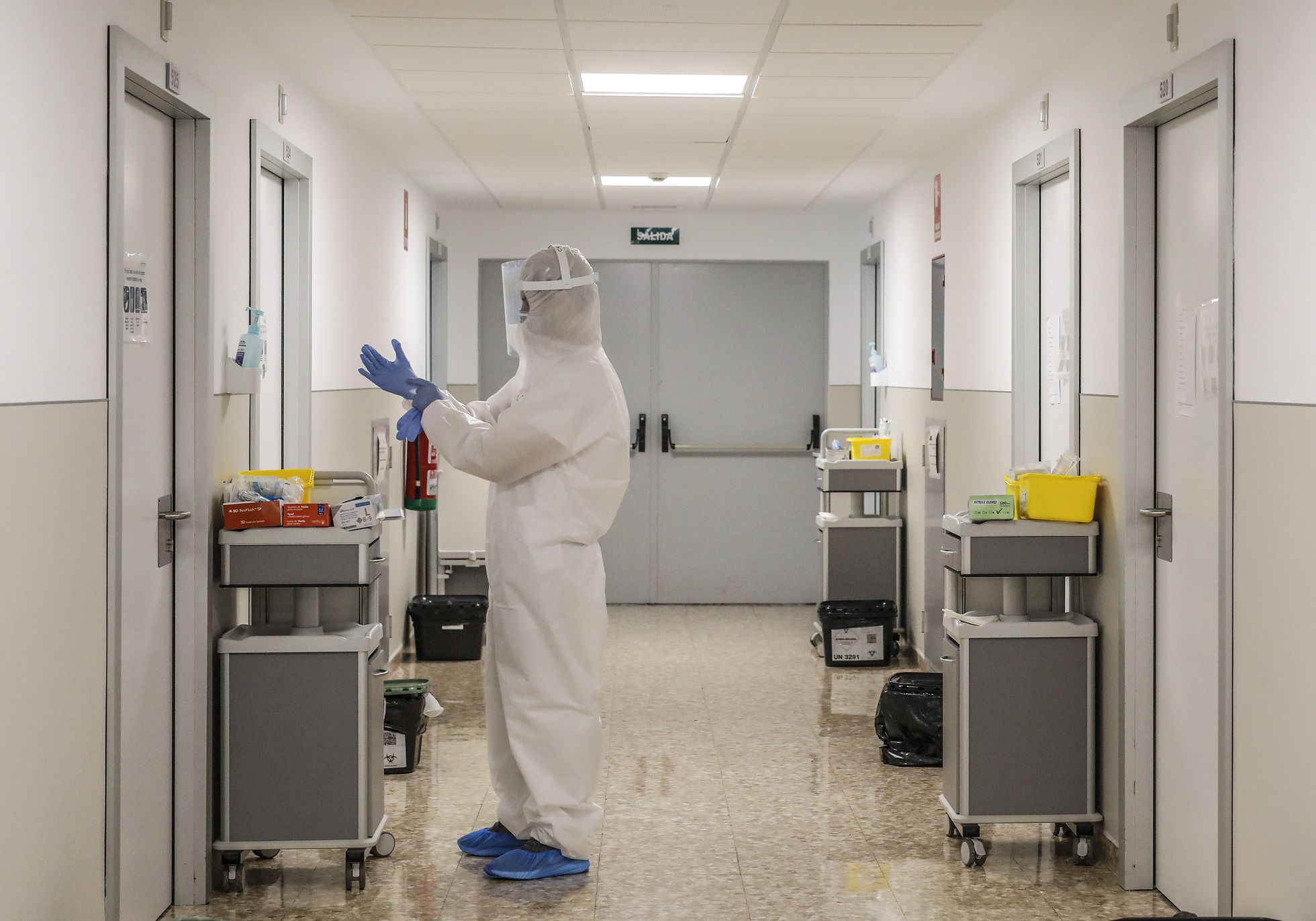 El hospital Arnau de Vilanova, en Valencia, en una imagen del pasado mes de abril. Fue el primero que registró un caso de coronavirus en España, en el mes de febrero.