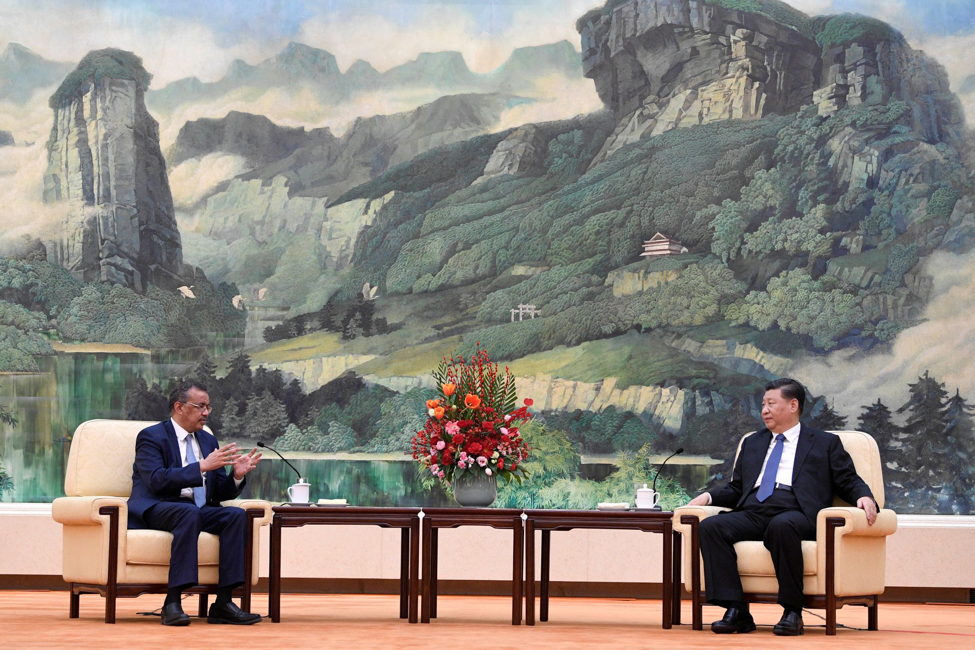 Tedros Adhanom Ghebreyesus, director general de la OMS (izquierda), y el presidente chino, Xi Jinping, el 28 de enero.