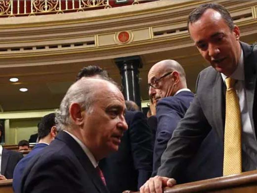 El exministro Jorge Fernández Díaz y el que fuera su secretario de Estado de Seguridad, Francisco Martínez, en el Congreso en su etapa de diputados.