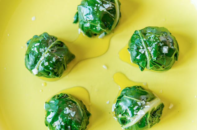 Bolitas de acelga rellenas de steak tartare