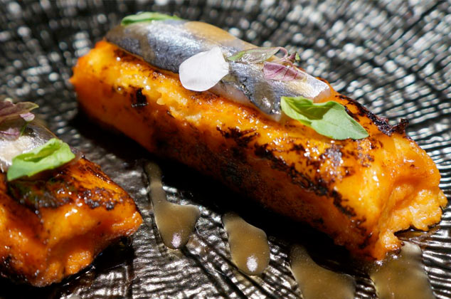 Torrijas de pan con tomate con sardinas