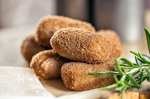 Croquetas de queso Idiazábal, romero y níscalos