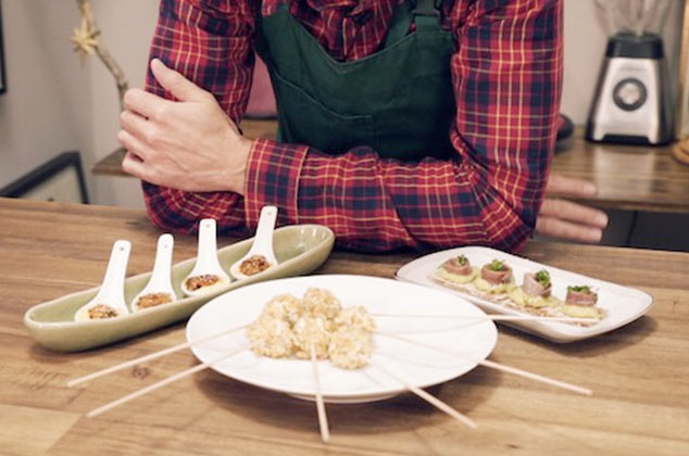 Mejillones glaseados, uvas con queso y hummusmole