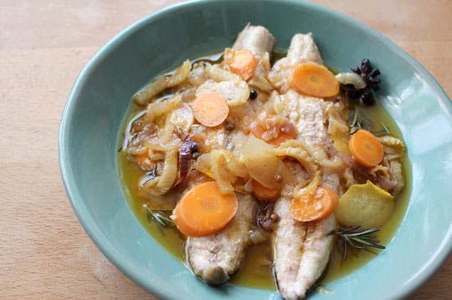 Caballa en escabeche aromático
