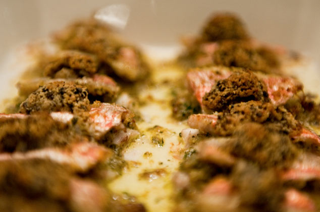 Salmonetes rellenos de hierbas